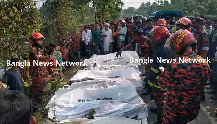 বাস ও পিকআপ ভ্যানের সংঘর্ষে ১২ জন নিহত