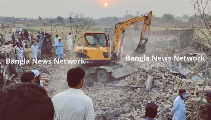 পাকিস্তানে আত্মঘাতী গাড়ি বোমা হামলায় ১৪ পুলিশ সদস্য নিহত