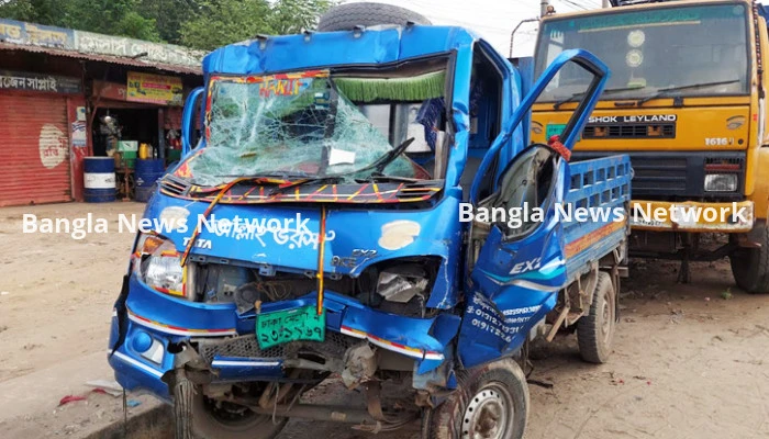 গাজীপুরে ট্রাক-পিকআপ ভ্যানের সংঘর্ষে নিহত ২