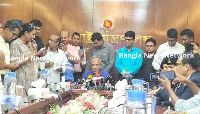 শৃঙ্খলা ভঙ্গের অভিযোগে ২৫২ এসআইকে অব্যাহতি দেওয়া হয়েছে: স্বরাষ্ট্র উপদেষ্টা