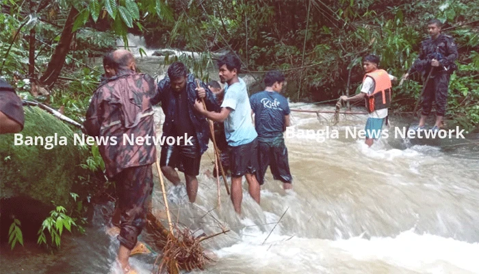 ৪৮ ঘন্টার শ্বাসরুদ্ধকর অভিযানে থানচিতে ৪ পর্যটক উদ্ধার