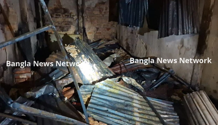 নেত্রকোণায় আগুনে পুড়ে ছাই ৫ দোকান