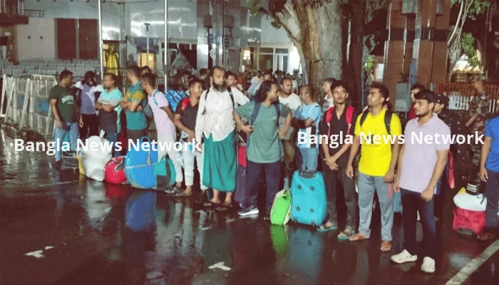 ট্রাভেল পারমিটে ভারত থেকে দেশে ফিরেছেন ৫০ বাংলাদেশি, বেনাপোল সীমান্তে হস্তান্তর