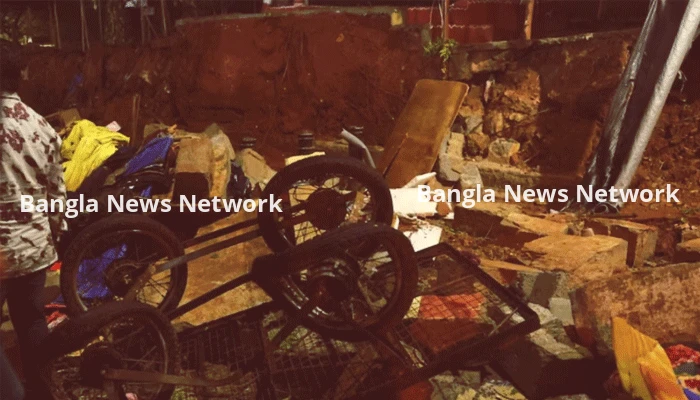 চিকিৎসা নিতে গিয়ে হাসপাতালের দেয়াল ধসে ৭ জনের মৃত্যু