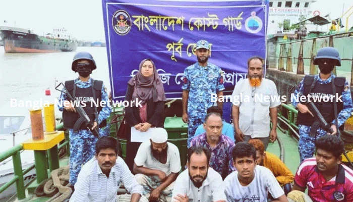 কর্ণফুলী নদীতে বন্দরের জাহাজ থেকে তেল পাচারের অভিযোগে আটক ৯