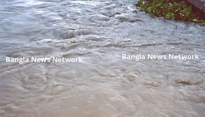 নদীতে পড়ে যাওয়া জুতা নিতে গিয়ে স্রোতে ভেসে গেছে ৭ বছরের শিশু