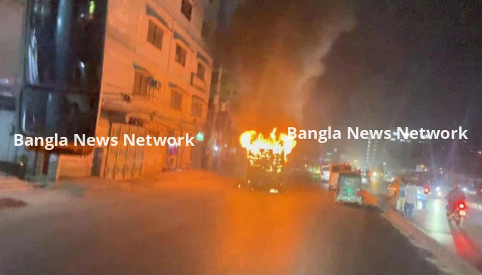 গাজীপুরে চলন্ত বাসে আগুন