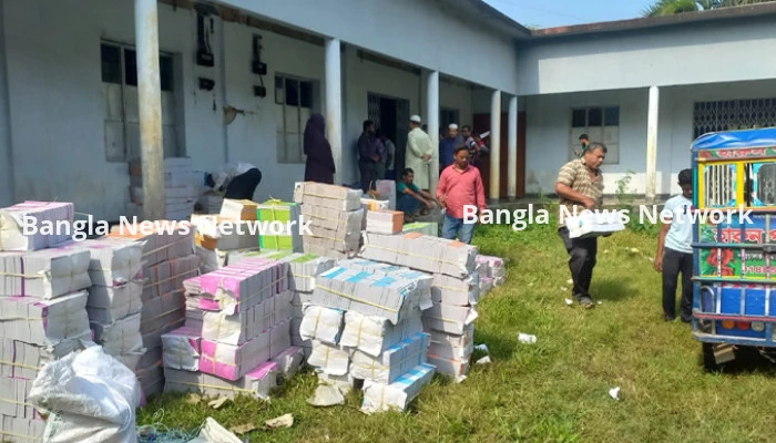 চাঁদপুরে মাধ্যমিকের নতুন বই যাচ্ছে শিক্ষা প্রতিষ্ঠানে