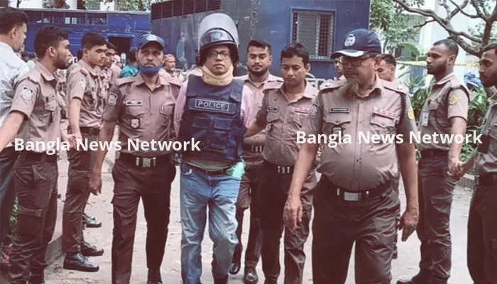 ‘ভয় পাইছে, ভয় পাইছে’: সাক্ষীর উদ্দেশ্যে পলক
