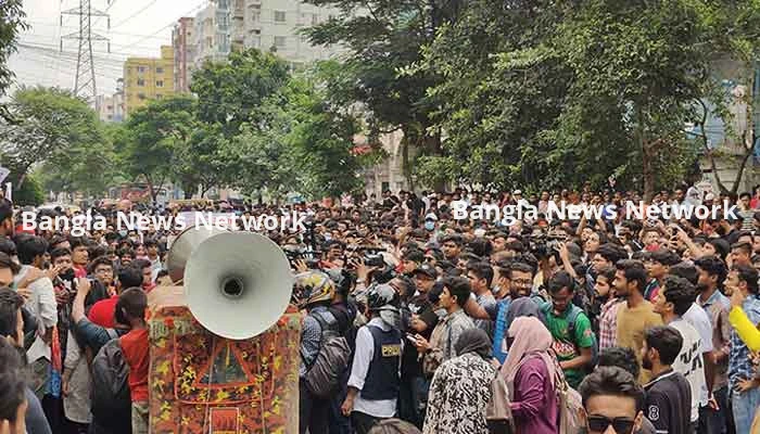 আফতাবনগর, বনশ্রী, মিরপুর-১০, সায়েন্সল্যাবে শিক্ষার্থী-জনতার বিক্ষোভ