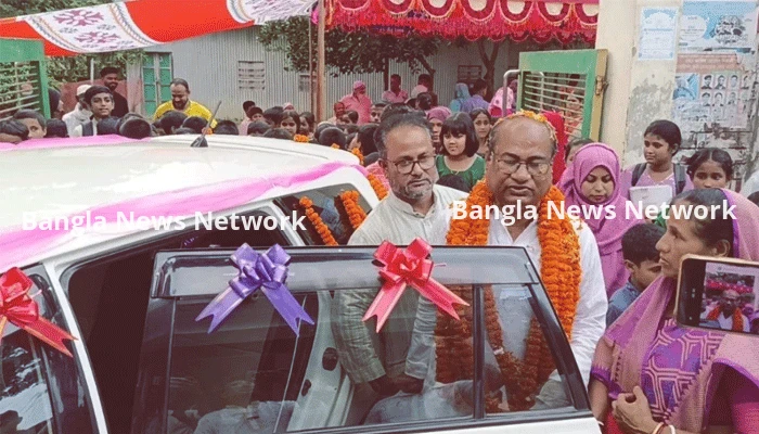 ৩৯ বছরের শিক্ষকতা শেষে মতলবে প্রধান শিক্ষকের ‘রাজকীয়’ বিদায়