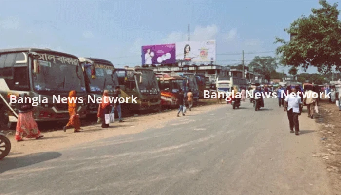 দুই দিন বন্ধ থাকার পর নওগাঁয় বাস চলাচল শুরু