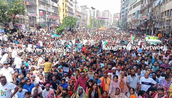 নয়াপল্টনে বিএনপির সমাবেশে নেতা-কর্মীদের ঢল