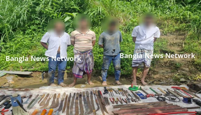 সীতাকুণ্ডে অস্ত্র তৈরির কারখানায় সেনাবাহিনীর অভিযান, আটক ৪