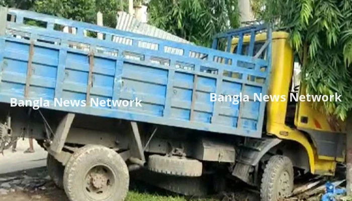 গাজীপুরে ট্রাকচাপায় অটোরিকশার ৩ যাত্রী নিহত