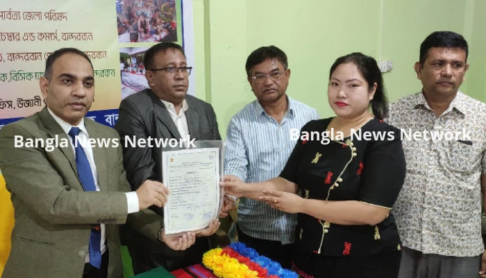বান্দরবানে কলাগাছের তন্তু দিয়ে পণ্য তৈরির প্রশিক্ষণ সম্পন্ন