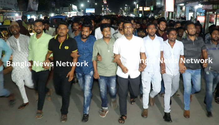 ছাত্রলীগ নেতাদের ওপর গুলিবর্ষণের প্রতিবাদে বিক্ষোভ