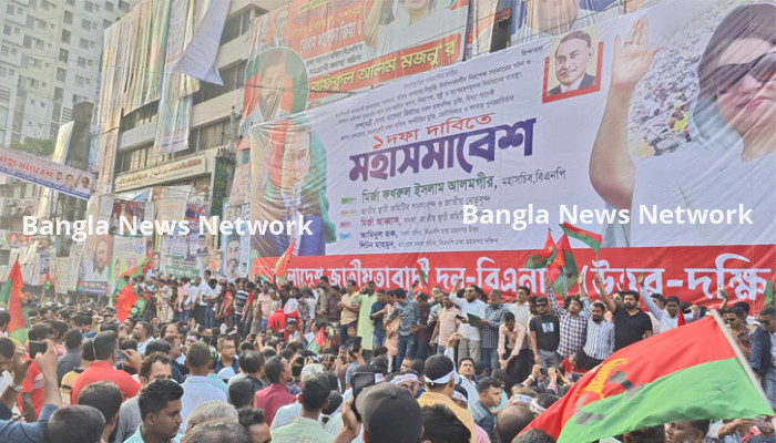 নয়াপল্টনে বিএনপি নেতাকর্মীদের ঢল
