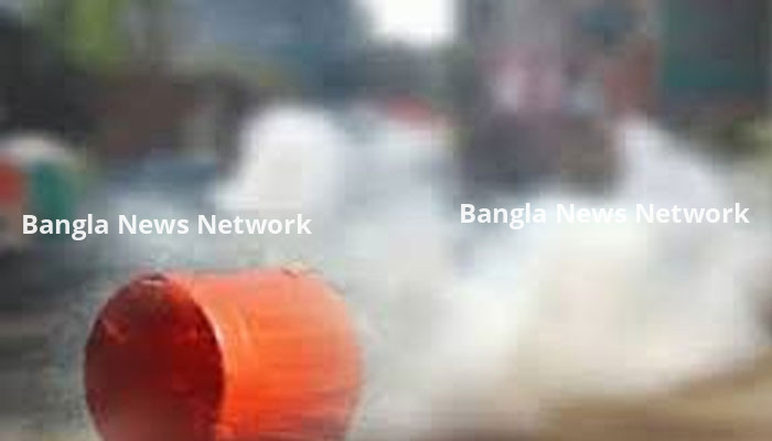 পুলিশের গাড়িতে ককটেল নিক্ষেপ