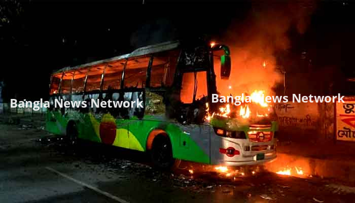 ঢাকায় চার স্থানে দুর্বৃত্তদের দেওয়া আগুনে জ্বলছে বাস