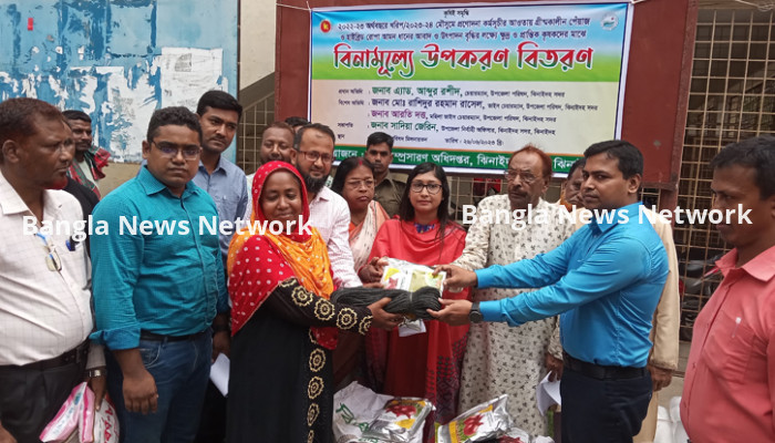 ঝিনাইদহে ৭০০ কৃষকের মাঝে বিনামূল্যে কৃষি উপকরণ বিতরণ