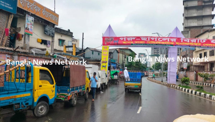 ঈদযাত্রায় ভোগান্তি আনল গুঁড়ি গুঁড়ি বৃষ্টি