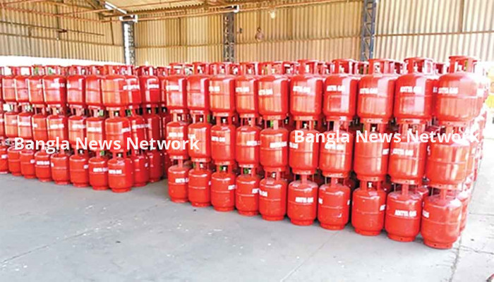 এলপিজি গ্যাসের দাম ৭৪ টাকা কমানো হয়েছে
