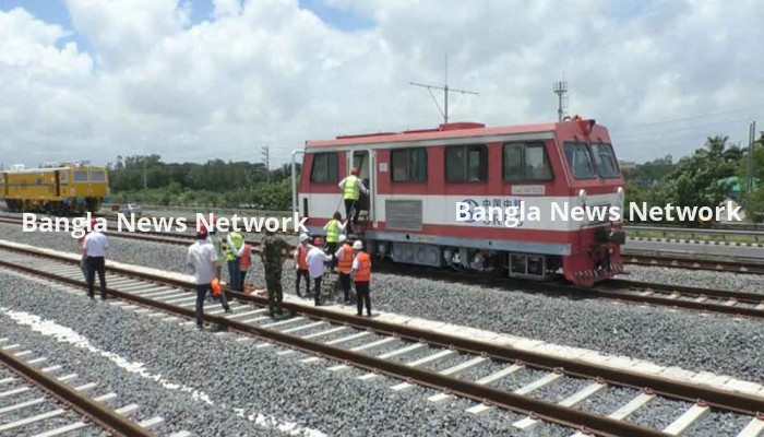 রাজধানী থেকে পদ্মা সেতু পাড়ী দিয়ে ভাঙ্গায় পৌঁছালো পরীক্ষামূলক রেল