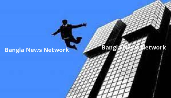 নিয়োগ পরীক্ষা দিতে গিয়ে ডিভাইসসহ ধরা, ৩ তলা থেকে লাফ যুবকের
