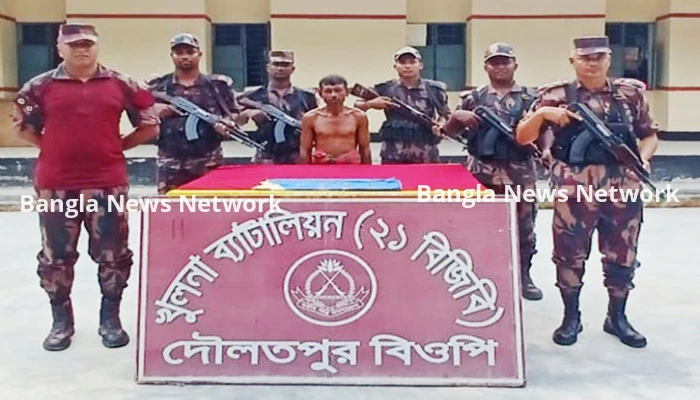 বেনাপোল সীমান্তে ৯টি স্বর্ণেরবারসহ পাচারকারী আটক
