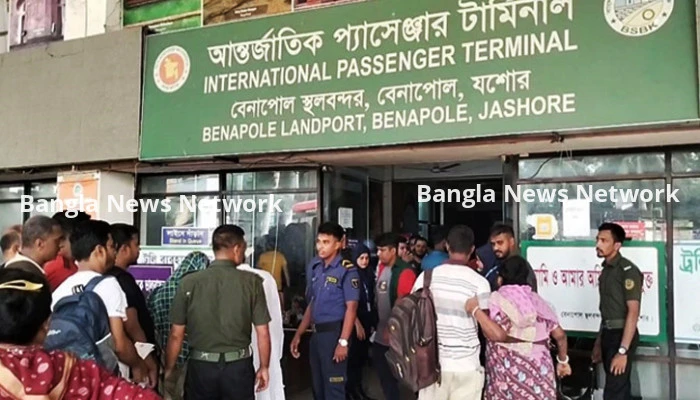 স্বাভাবিক হয়েছে বেনাপোল দিয়ে ভারত-বাংলাদেশের মধ্যেকার যাতায়াত