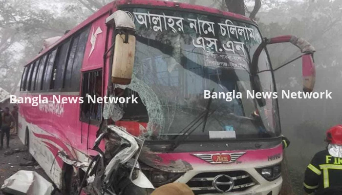 পাবনায় বাস-মাইক্রোবাস সংঘর্ষ, নিহত ইপিজেডের ২ কর্মকর্তা
