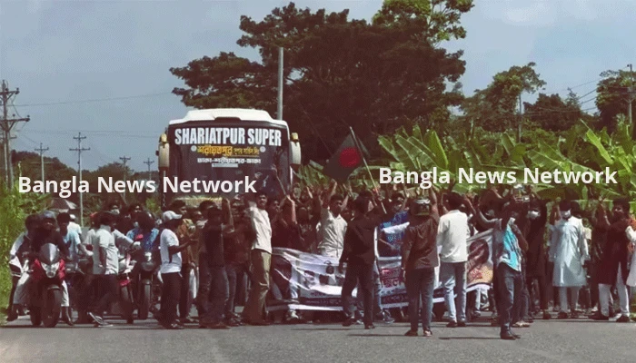 শরীয়তপুরে মহাসড়কে নিষিদ্ধ ছাত্রলীগ-যুবলীগের ঝটিকা মিছিল