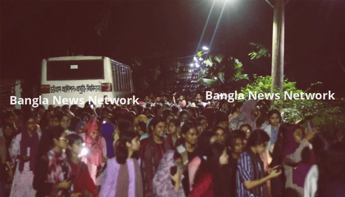 শাটডাউনে অচল চুয়েট, উপাচার্যকে পুনর্বহালের দাবিতে আন্দোলনে শিক্ষক-শিক্ষার্থীরা