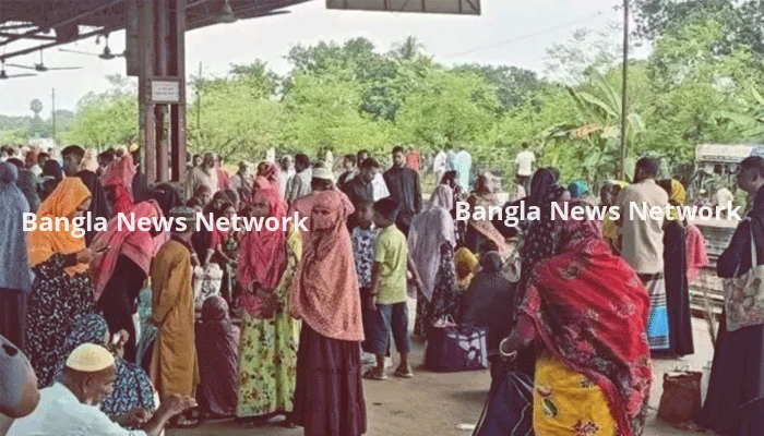 নওগাঁর হুজুরের ‘পানিপড়া’ নিতে দিনাজপুরে রেলস্টেশনে ভিড়