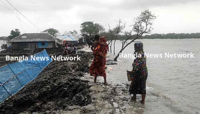 ঘূর্ণিঝড় দানা : সাতক্ষীরায় বৃষ্টির সাথে বইছে দমকা হাওয়া