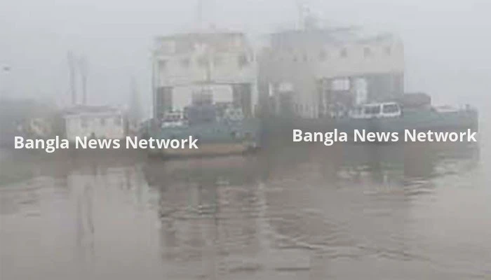 ঘন কুয়াশায় দৌলতদিয়া ও আরিচা নৌরুটে ফেরি চলাচল বন্ধ