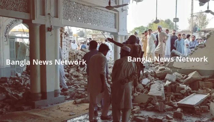 পাকিস্তানে মসজিদে বোমা হামলায় নিহত বেড়ে ২৭