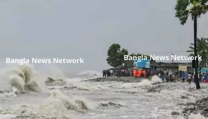 উপকূলে অতিক্রম করতে শুরু করেছে গভীর নিম্নচাপ, ১৪ জেলায় জলোচ্ছ্বাসের আশঙ্কা
