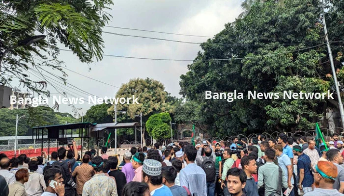 ধানমন্ডি ৩২ নম্বরে আন্দোলনকারীদের অবস্থান