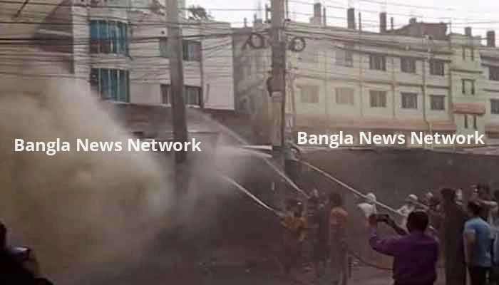 ধোলাইখালে মিউচুয়াল ট্রাস্ট ব্যাংকে আগুন, নিয়ন্ত্রণে ৫ ইউনিট