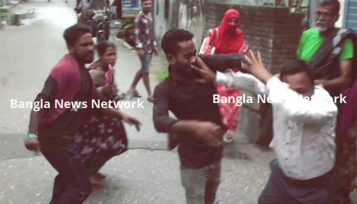নাটোরে নবজাতকের মৃত্যুর ঘটনাকে কেন্দ্র করে চিকিৎসককে মারধর