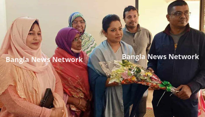 নির্বাচনী এলাকায় ডলি সায়ন্তনী, বরণ করলেন স্থানীয়রা