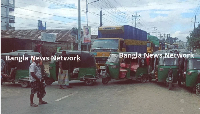 গ্যাস সংকট নিরসনের দাবিতে জামালপুর-টাঙ্গাইল মহাসড়ক অবরোধ চালকদের