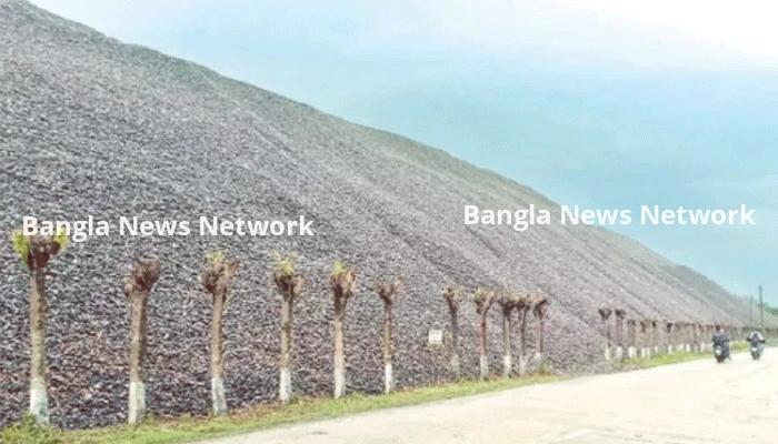 বিস্ফোরকের অভাবে মধ্যপাড়ায় পাথর উত্তোলন বন্ধ
