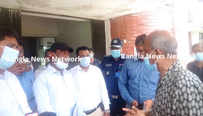 ইউক্যালিপটাস ও আকাশমনি গাছ ক্রমান্বয়ে কেটে ফেলা হবে : স্বরাষ্ট্র উপদেষ্টা