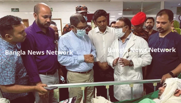 কদমতলীর কারখানায় বিস্ফোরণ: দগ্ধ দুজনকে দেখতে হাসপাতালে স্বাস্থ্যমন্ত্রী