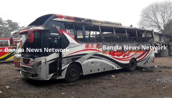 গভীর রাতে টার্মিনালে দাড়িয়ে থাকা বাসে আগুন