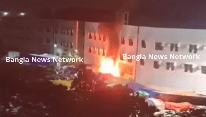 শাহজালাল বিমানবন্দরে কার্গো শেডে আগুন, ৪ ইউনিটের প্রচেষ্টায় নিয়ন্ত্রণে