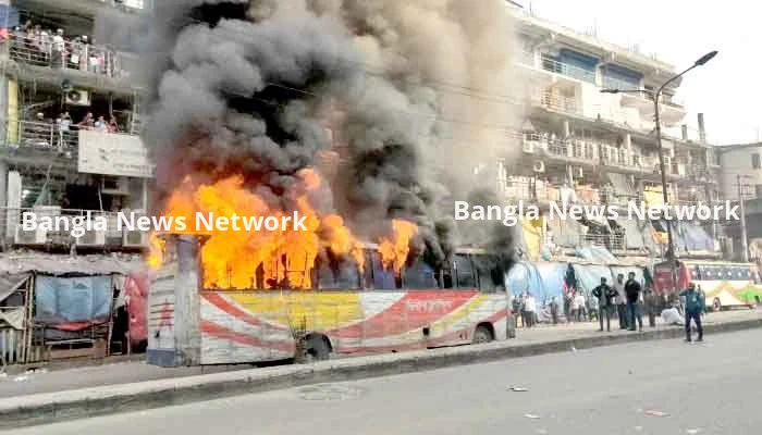 গত ২৪ ঘণ্টায় সারাদেশে ১২টি যানবাহনে আগুন